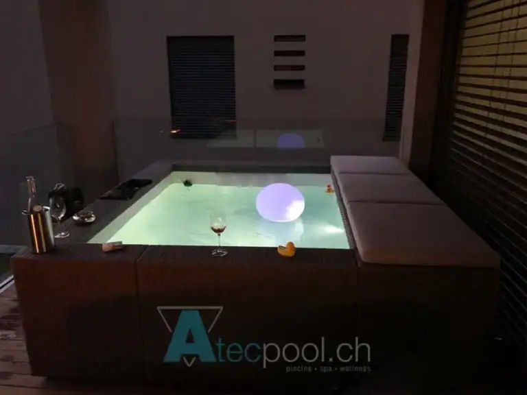Piscina Laghetto Playa illuminata