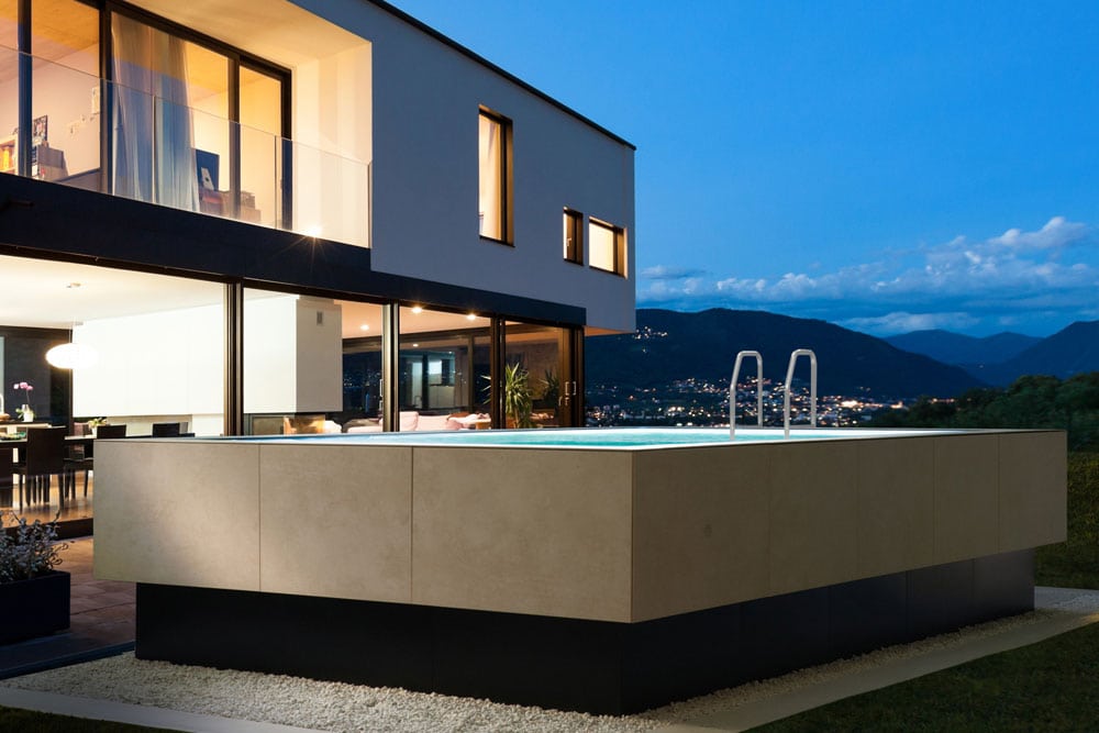 Piscina Laghetto City fuori terra rivestita in gres porcellanato