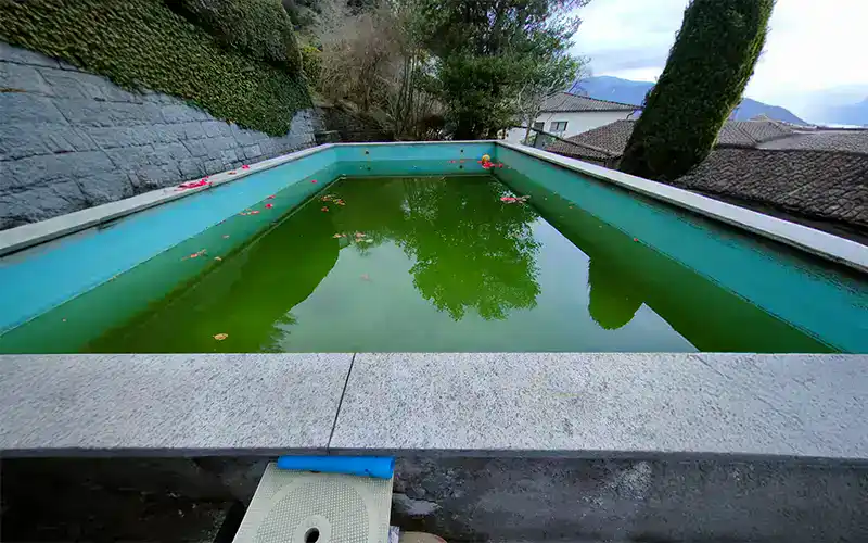 Piscina a Carabietta prima del risanamento