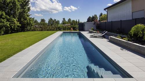Piscina prefabbricata RivieraPool installata in Ticino